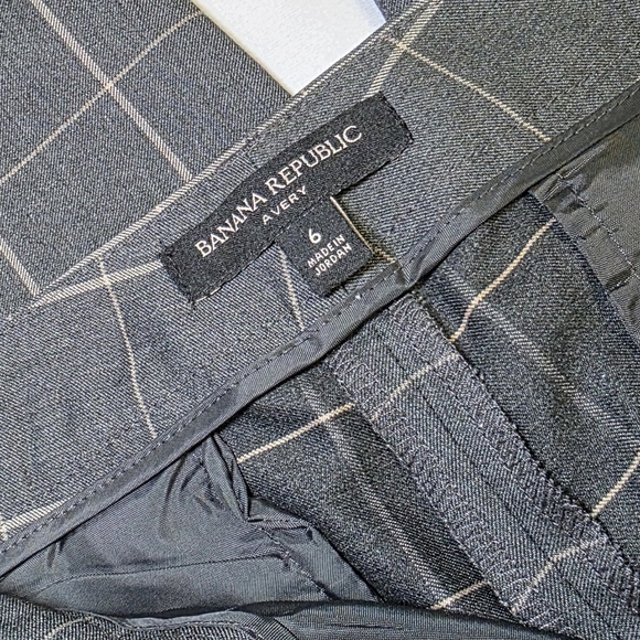 Banana Republic Mid-Rise Straight Ankle Length Gray Plaid Avery Pants- Size 6 - Picture 7 of 10